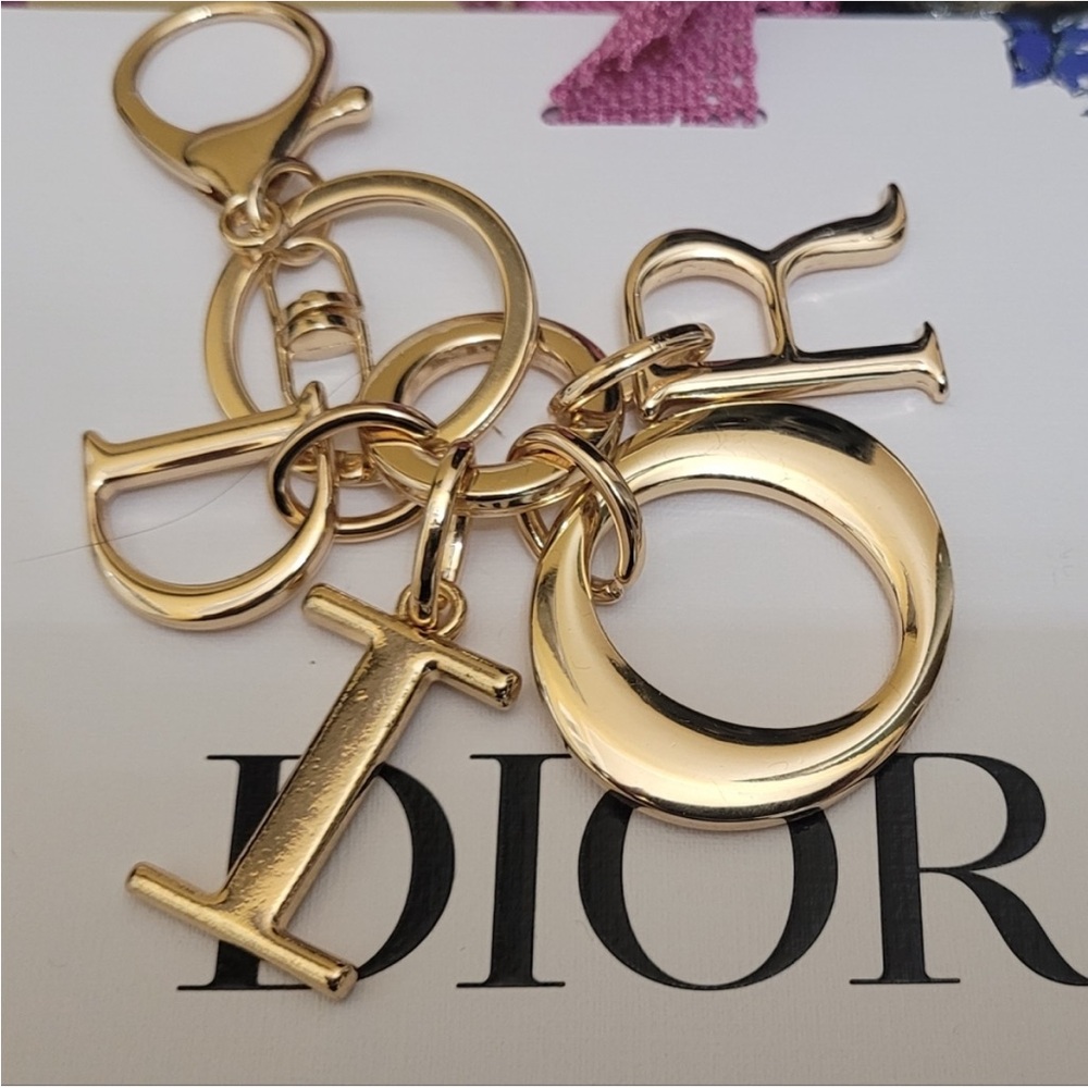 Dior - Picture 1 of 5
